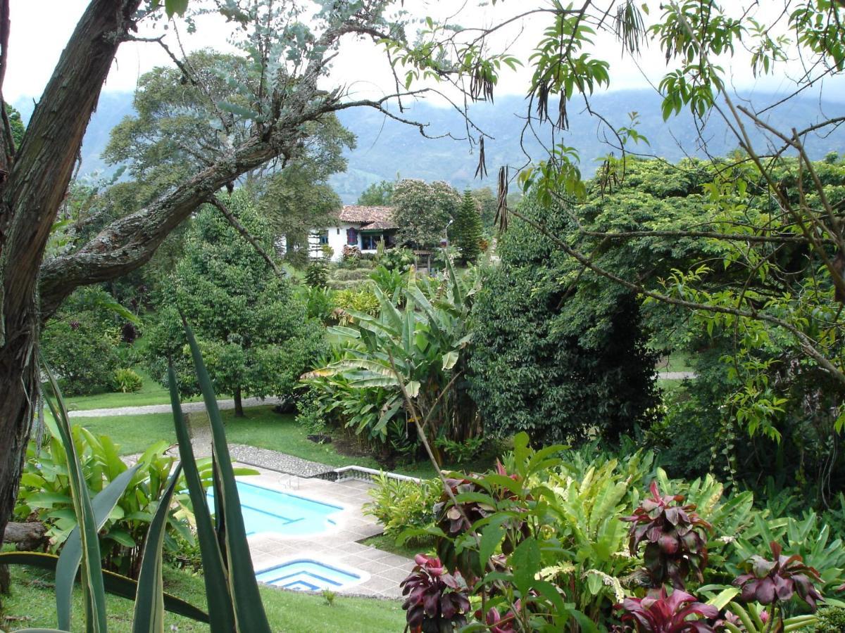 Finca La Colina Bed and Breakfast Calarcá Eksteriør billede