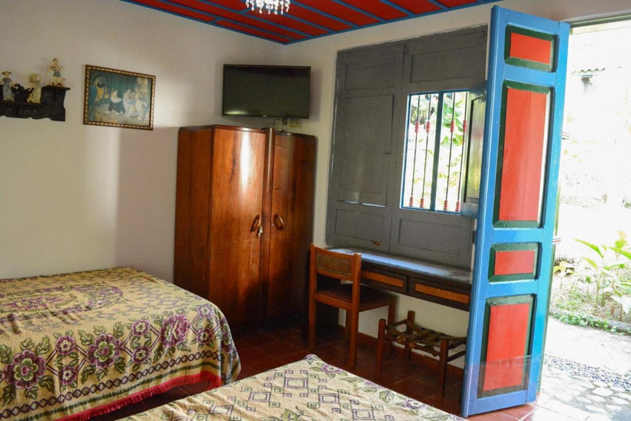 Finca La Colina Bed and Breakfast Calarcá Eksteriør billede