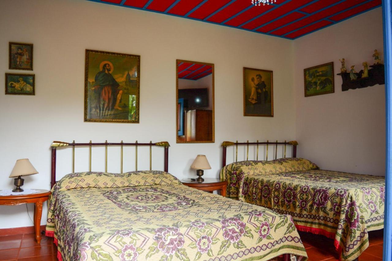 Finca La Colina Bed and Breakfast Calarcá Eksteriør billede
