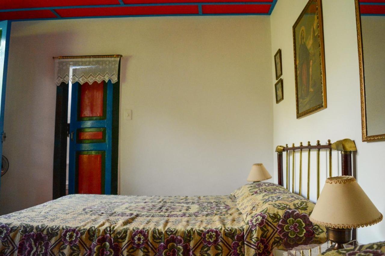 Finca La Colina Bed and Breakfast Calarcá Eksteriør billede