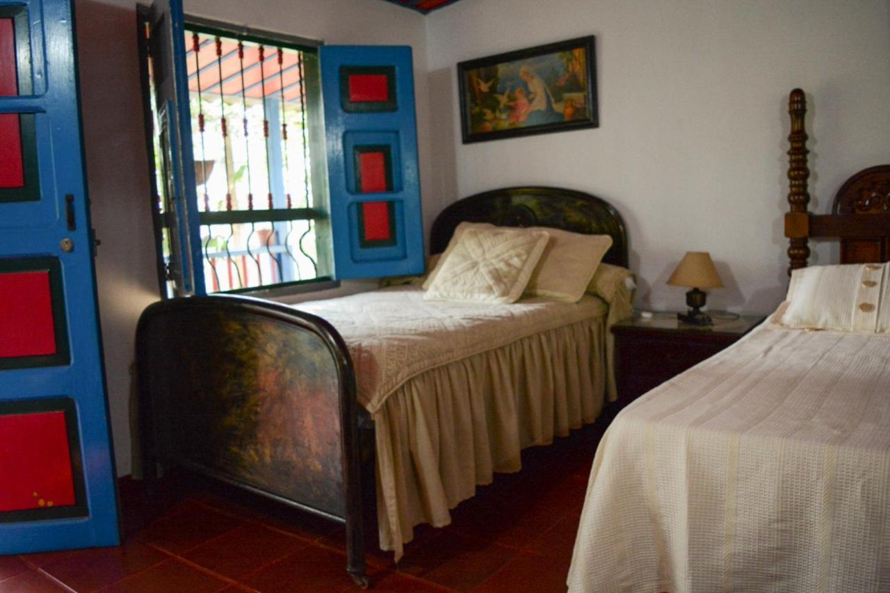Finca La Colina Bed and Breakfast Calarcá Eksteriør billede