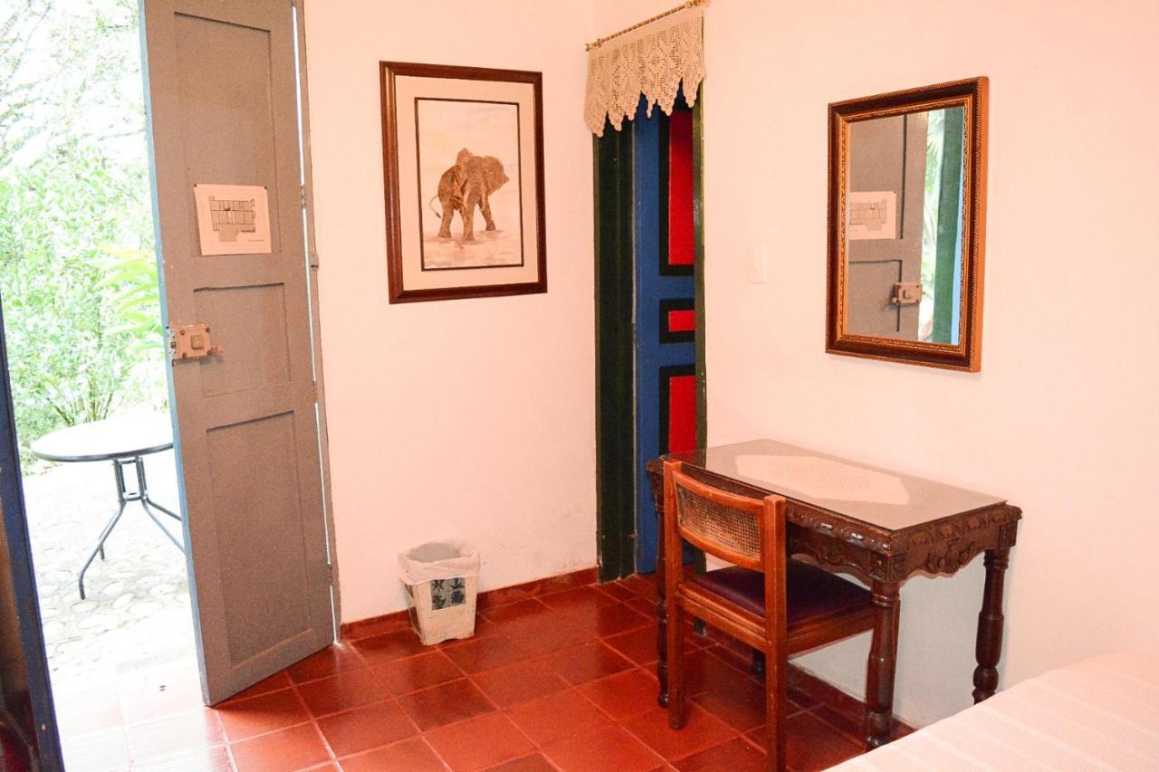 Finca La Colina Bed and Breakfast Calarcá Eksteriør billede